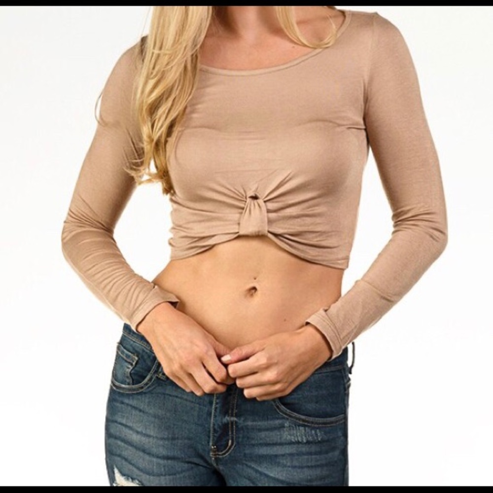 SOFT KNOT FRONT CROP TOP - Picture 7 of 7